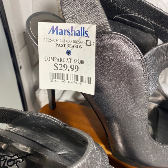 Carlos Santana 5” heels leather open toe - Picture 12 of 12